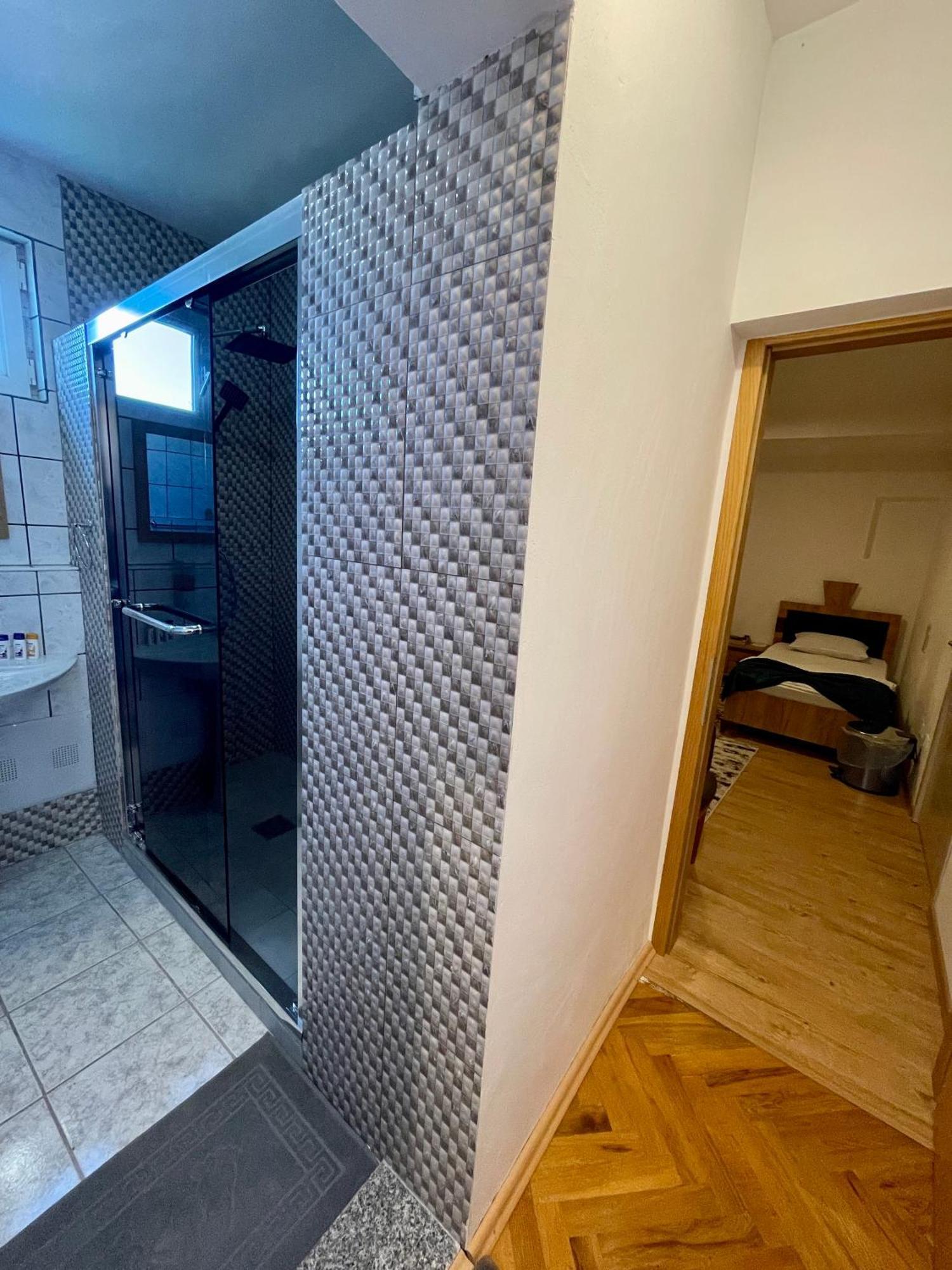 Madigan'S Hotel Kosovo Polje Εξωτερικό φωτογραφία
